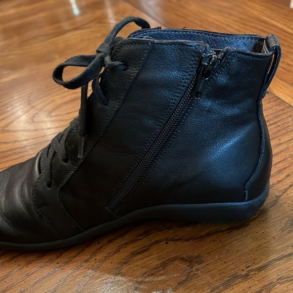 Naot Patu lace up ankle boots, size 38 (7.5) - Picture 11 of 16